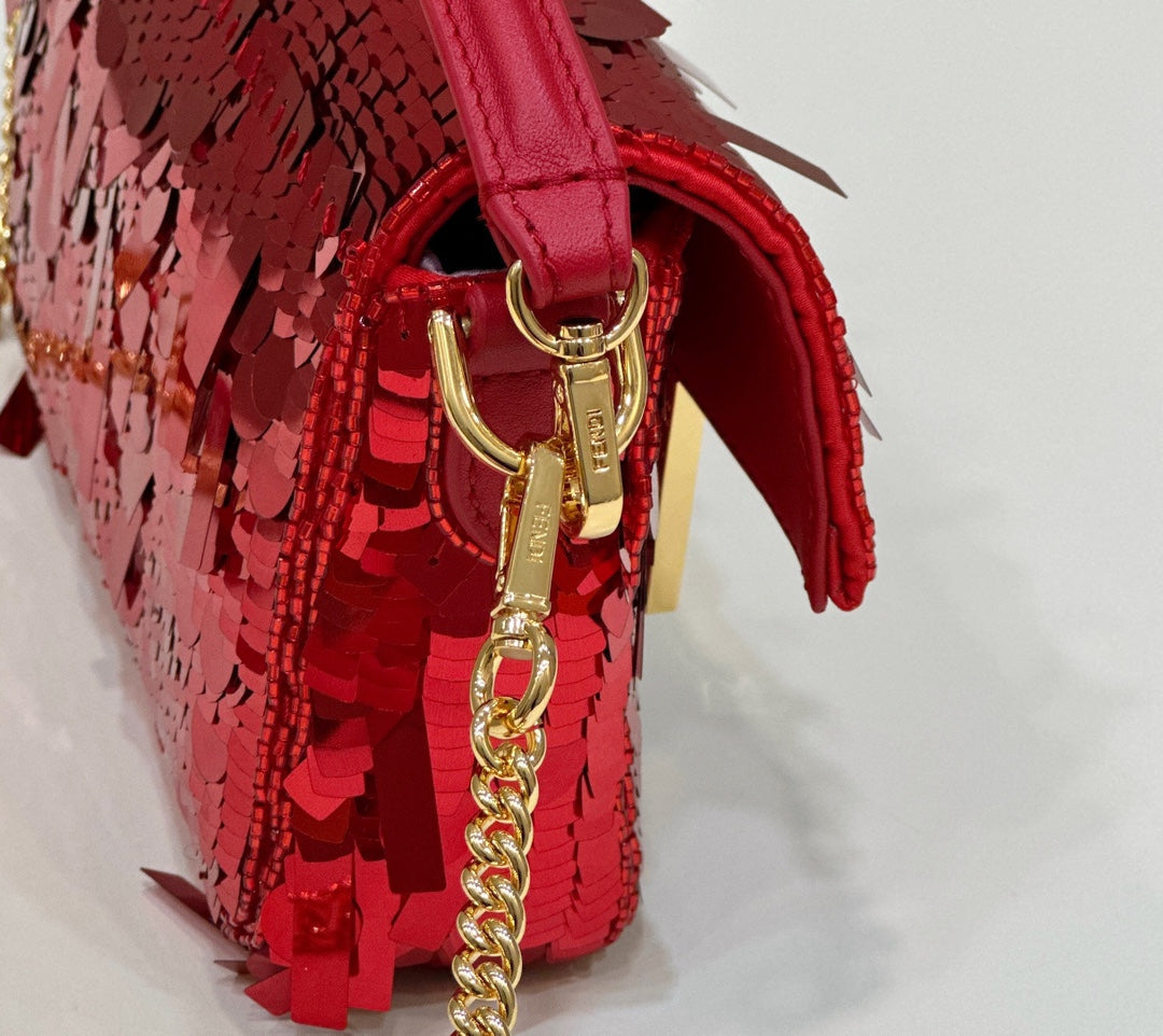 BAGUETTE MINI 19 EN PAILLETTES ROUGES QUINCAILLERIE DOREE