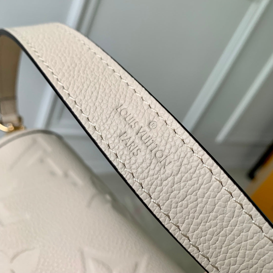 diane 24 cuir empreinte monogramme crème