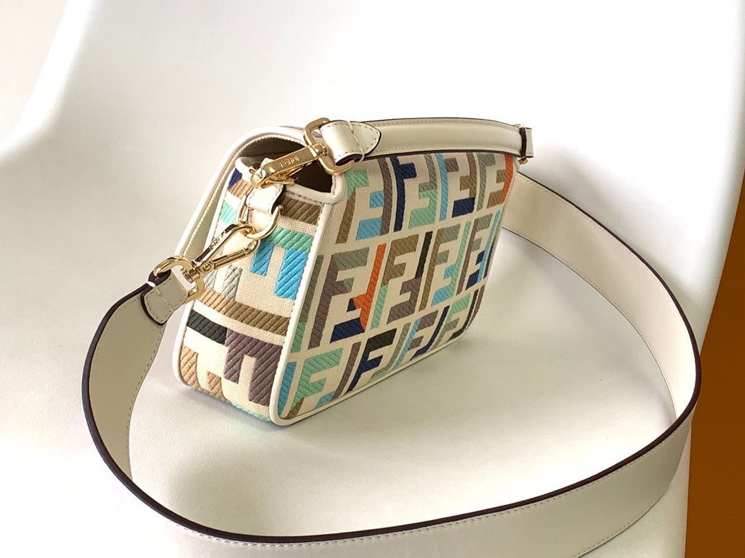 Bolso Fend Baguette de lona blanca y multicolor 27 con bordado FF Ghw