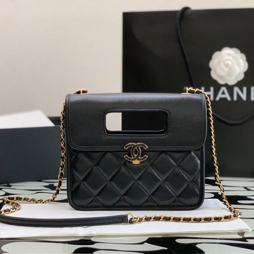 Bolso CC mini con solapa y diseño gráfico acolchado de piel de cordero negra