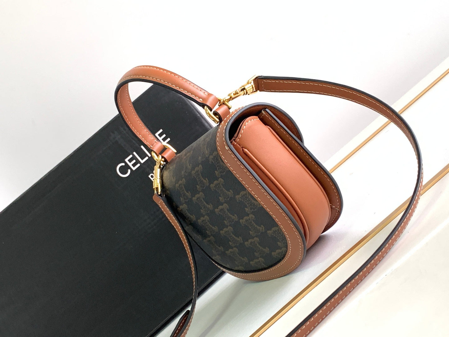 CADENA ADOLESCENTE BESACE TRIOMPHE 15,5 CM MONOGRAMA MARRÓN Y PIEL DE BECERRO TAN