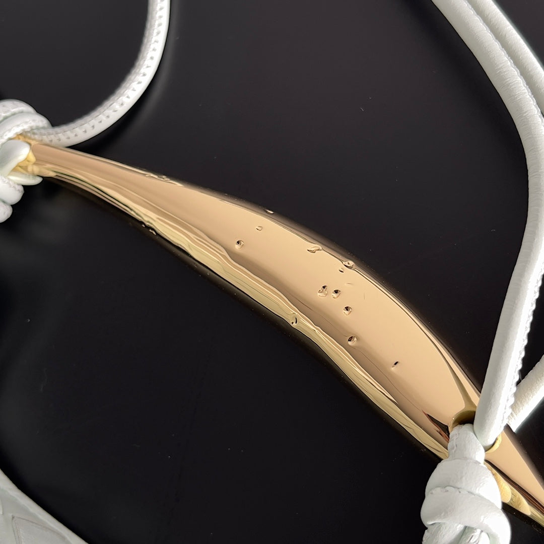 SARDINE 20 AVEC CHAÎNE EN CUIR D'AGNEAU BLANC