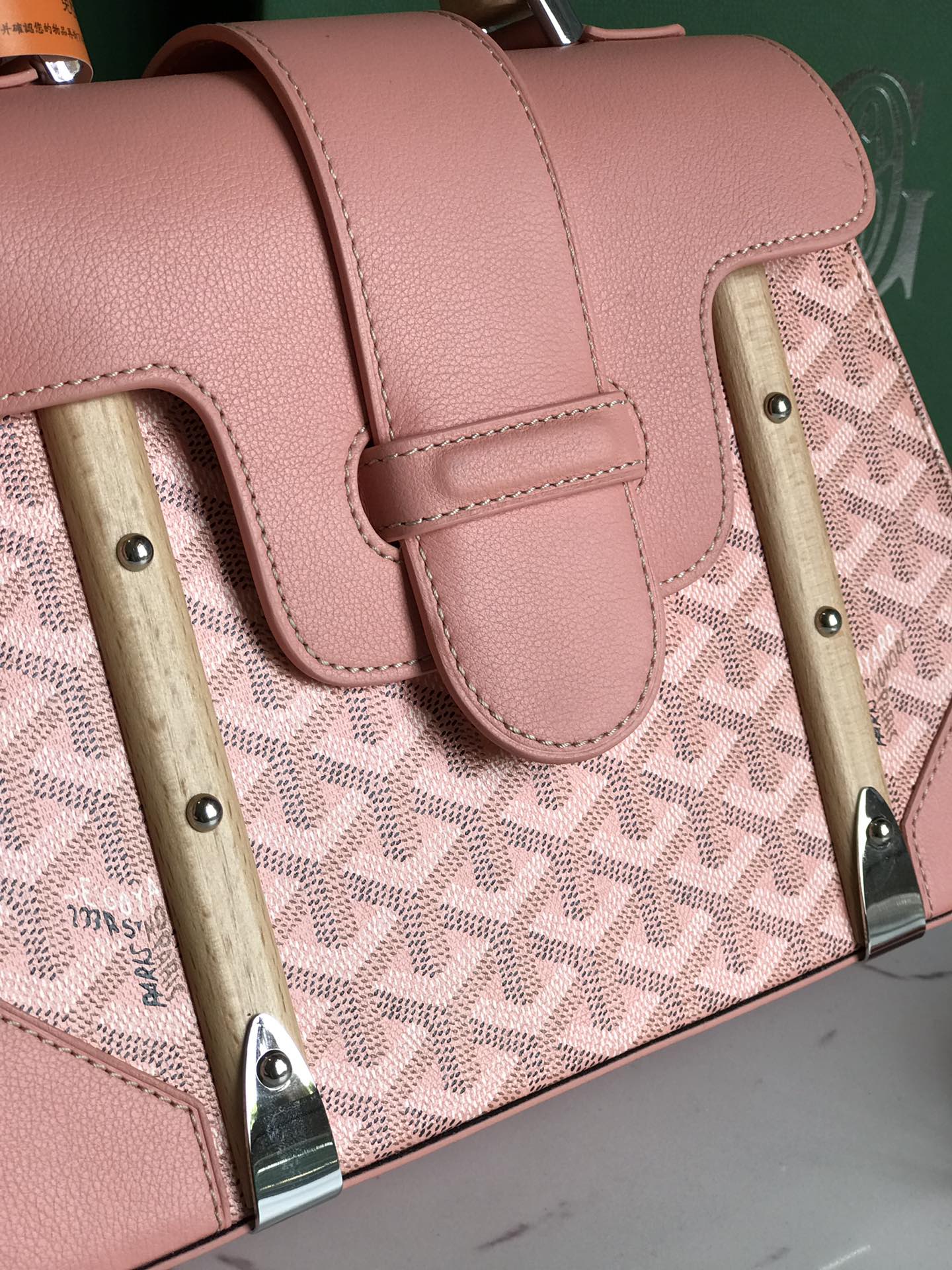 BOLSO SA?GON PM 28 EN LONA GOYARDINE ROSA BEBÉ Y PIEL DE BECERRO