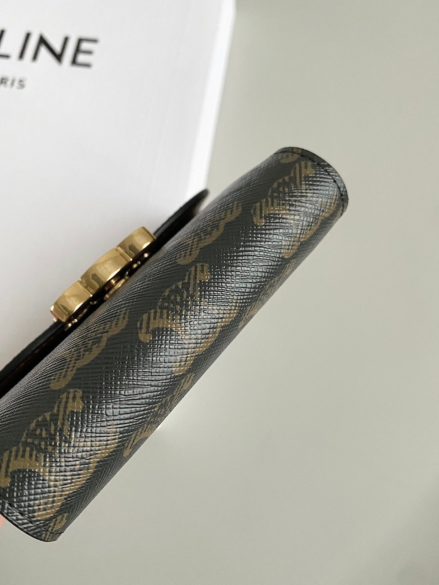 PORTEFEUILLE TRIPHOME 10 TROIS VOLETS EN CUIR DE VEAU OLD FLEUR MARRON