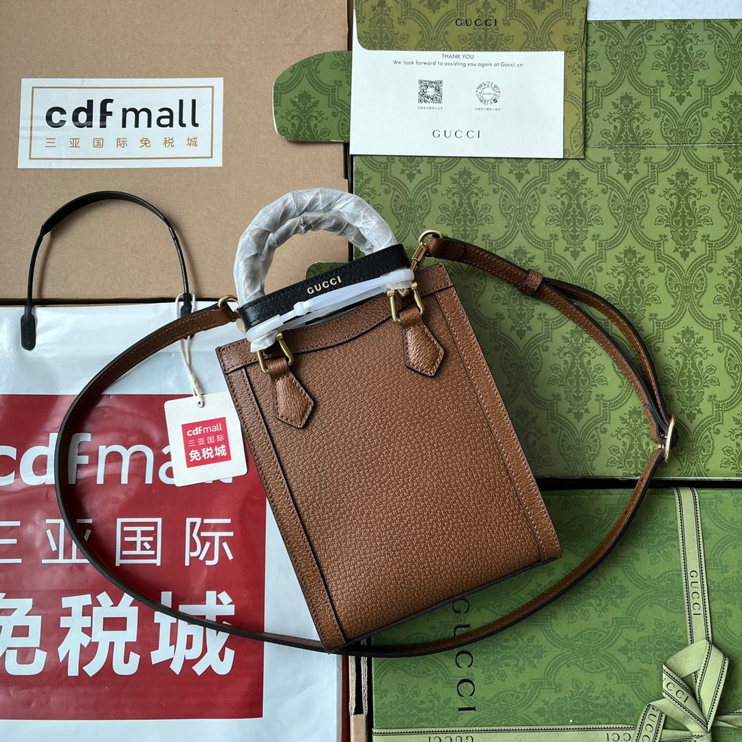 Sac cabas Diana 19 en cuir d'agneau marron avec anse en bambou