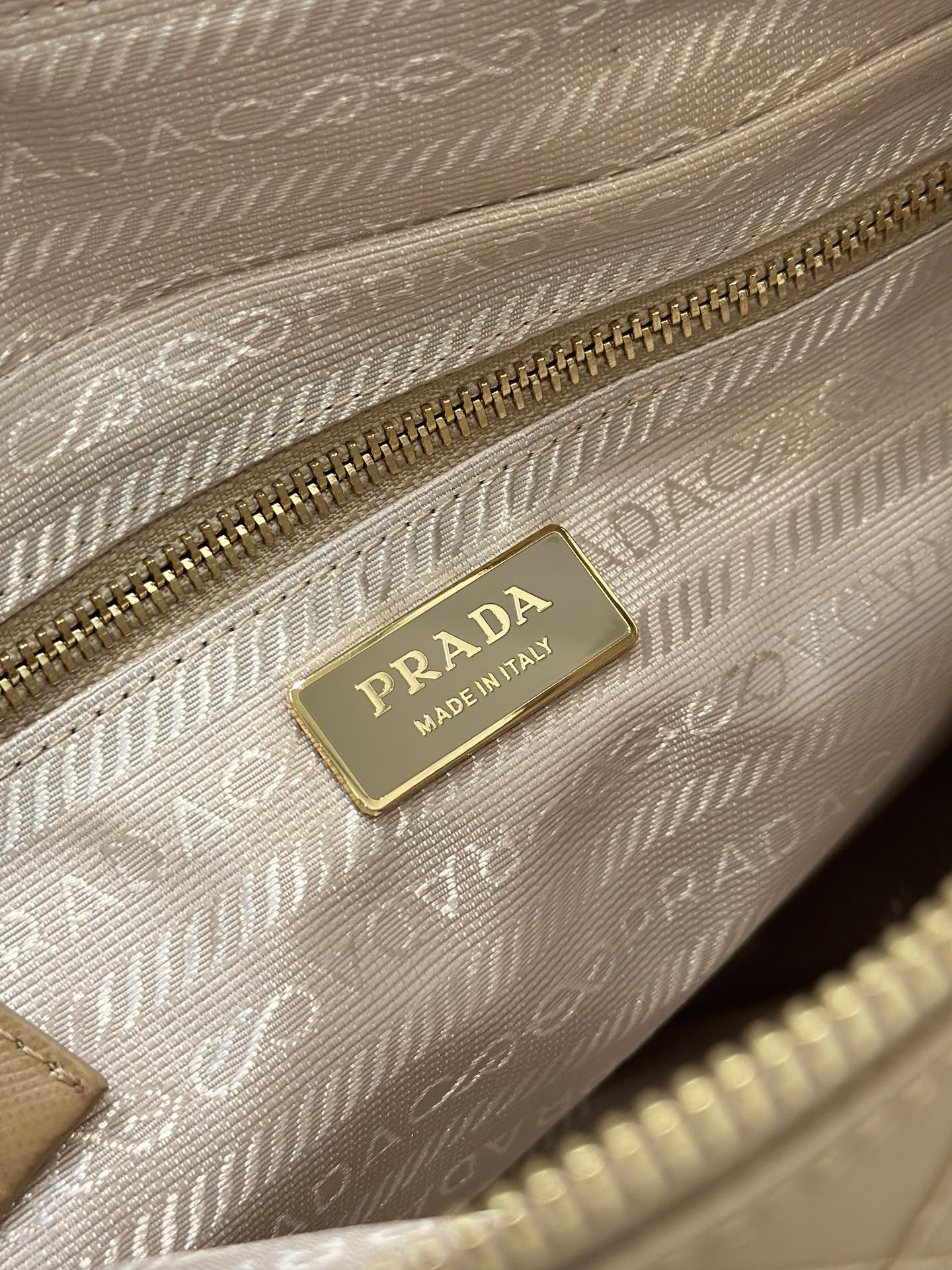 SAC HOBO VINTAGE 25 EN NYLON MATELASSÉ BEIGE FRANÇAIS CLAIR, QUINCAILLERIE DORÉ