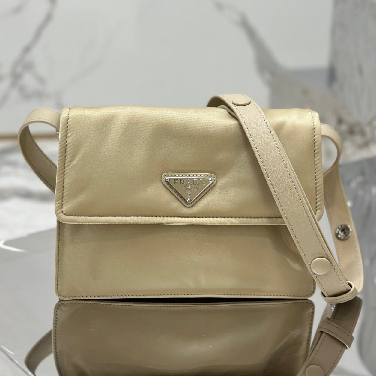 BOLSO MEDIANO PRA CINI 23 DE RE-NYLON AMARILLO LINO CON CORREA