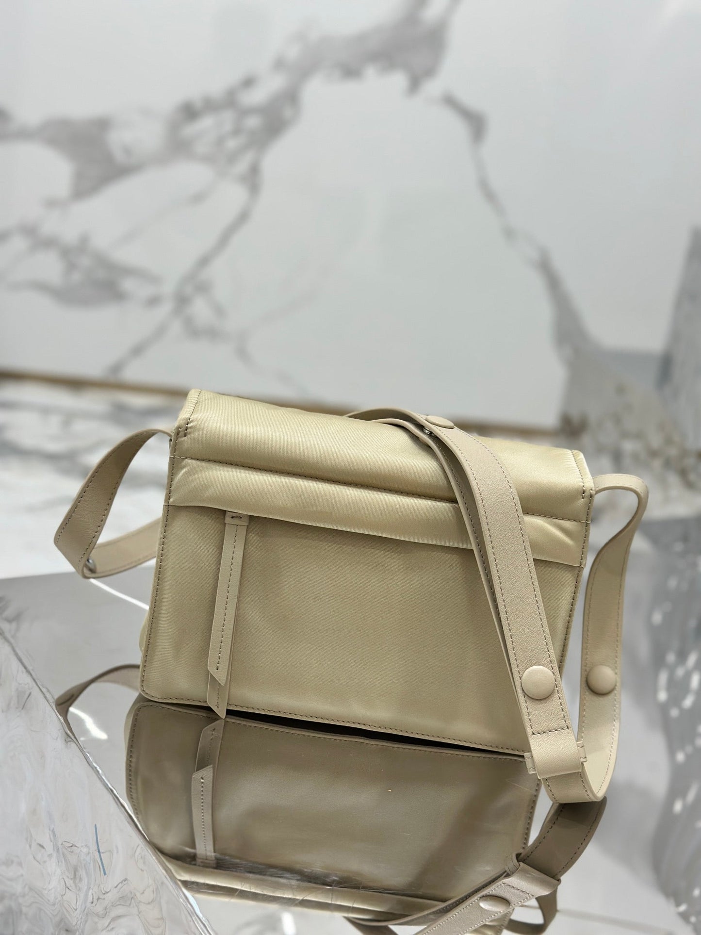 BOLSO MEDIANO PRA CINI 23 DE RE-NYLON AMARILLO LINO CON CORREA