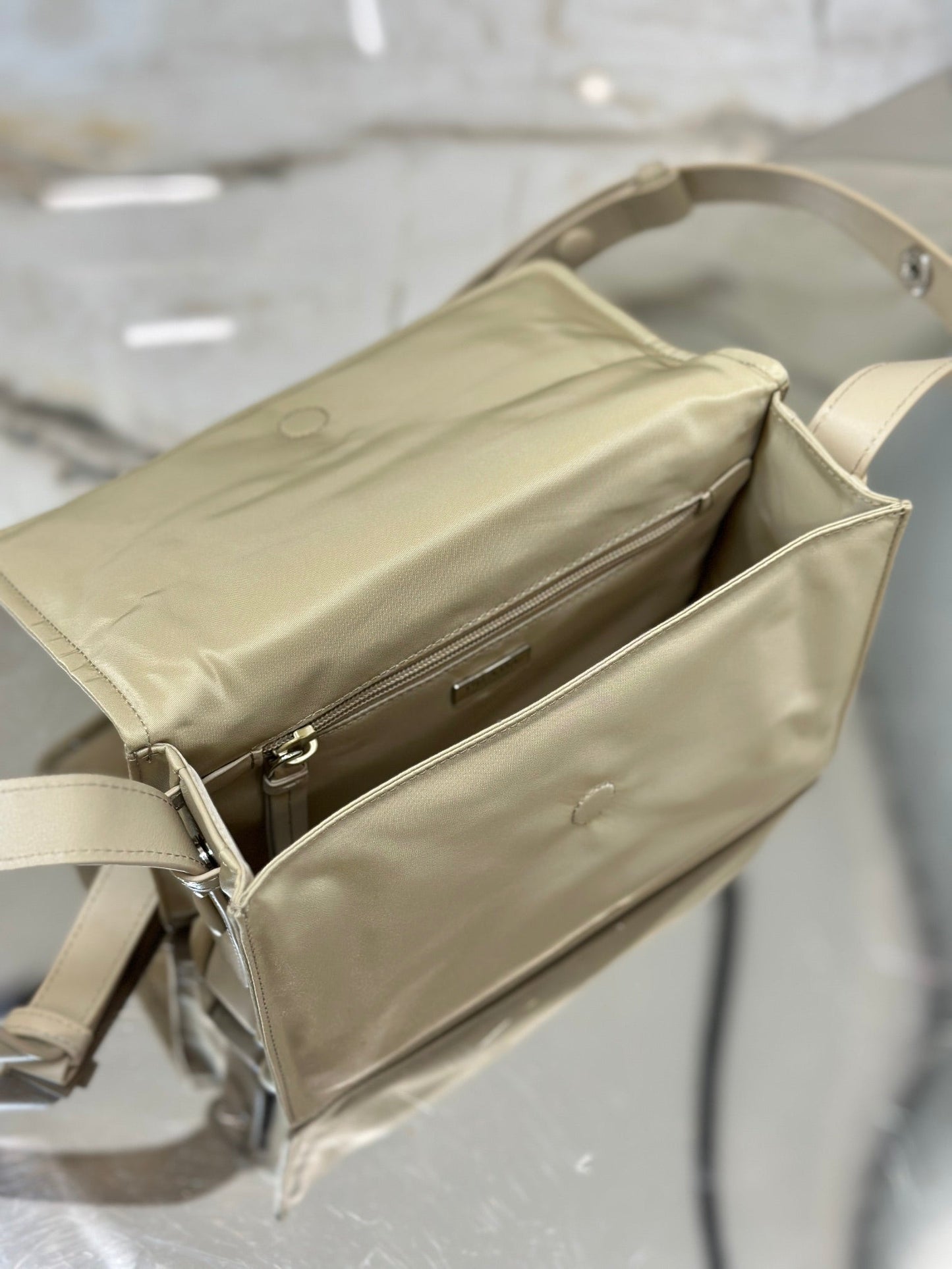 BOLSO MEDIANO PRA CINI 23 DE RE-NYLON AMARILLO LINO CON CORREA
