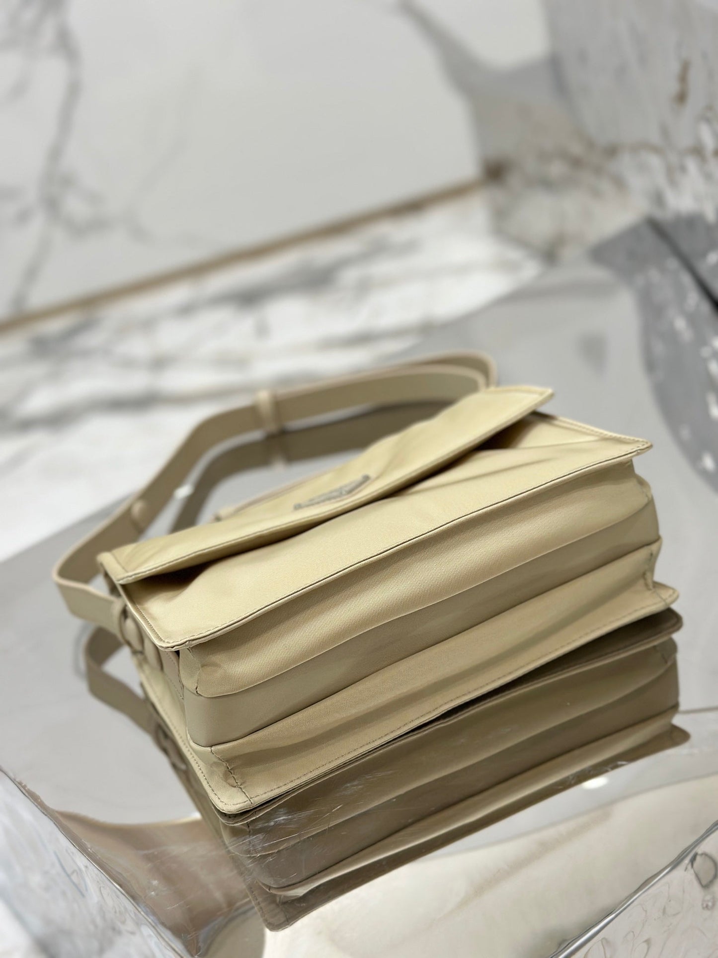 BOLSO MEDIANO PRA CINI 23 DE RE-NYLON AMARILLO LINO CON CORREA
