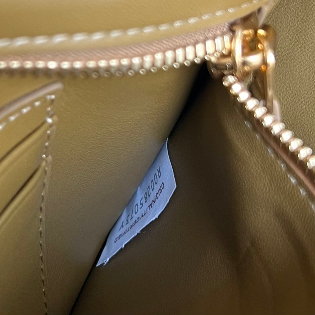 SAC FLIP FLAP 23 EN CUIR D'AGNEAU MARRON CARAMEL