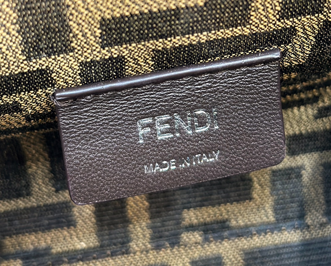 FENDI 26 FIRST PEQUEÑO EN PIEL DE BECERRO BLANCA MIXTA AZUL MEDIANOCHE CON HERRAJES PLATEADOS