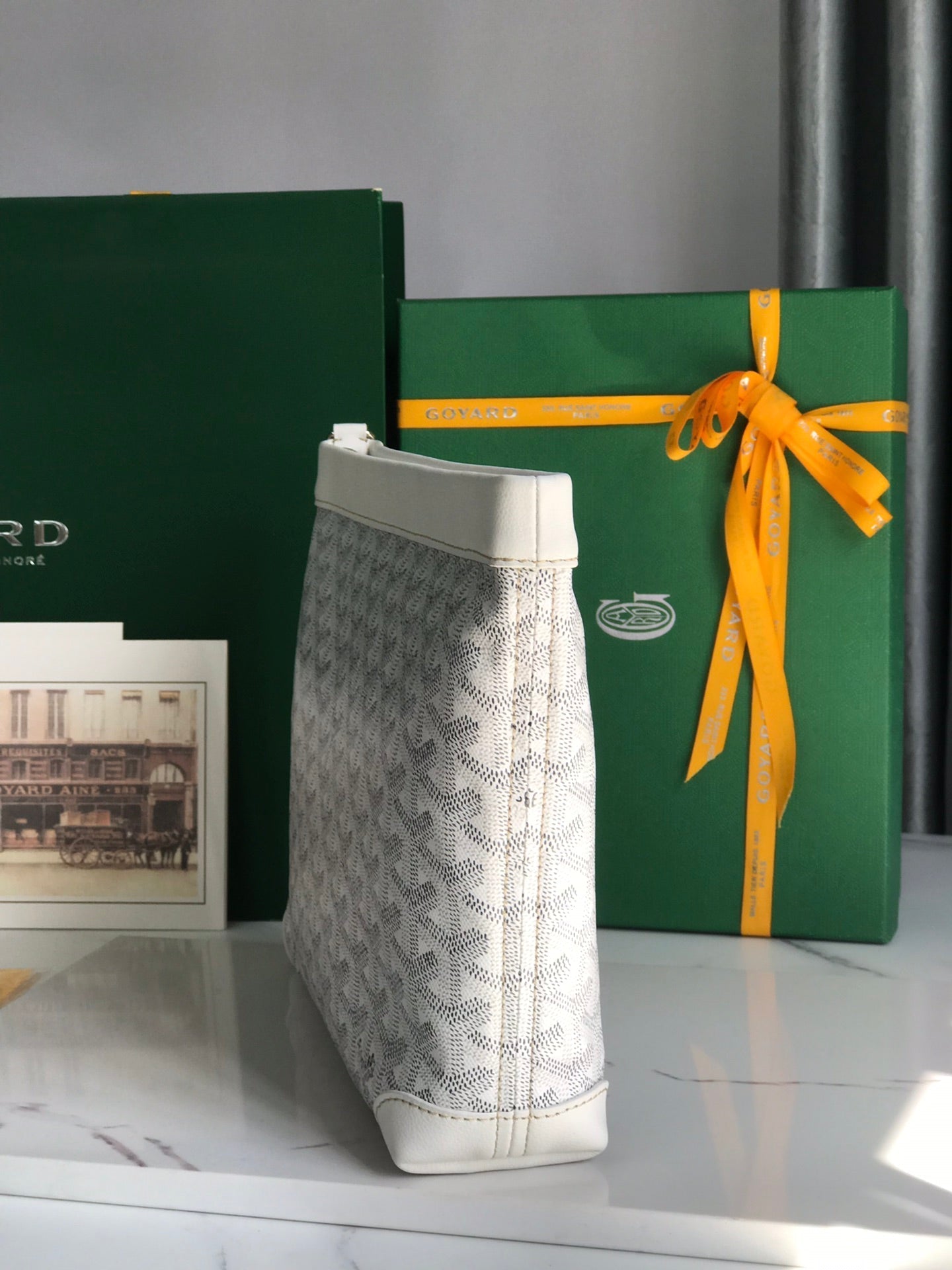 POCHETTE CONTI 24 EN CUIR D'AGNEAU BLANC ET TOILE GOYARDINE
