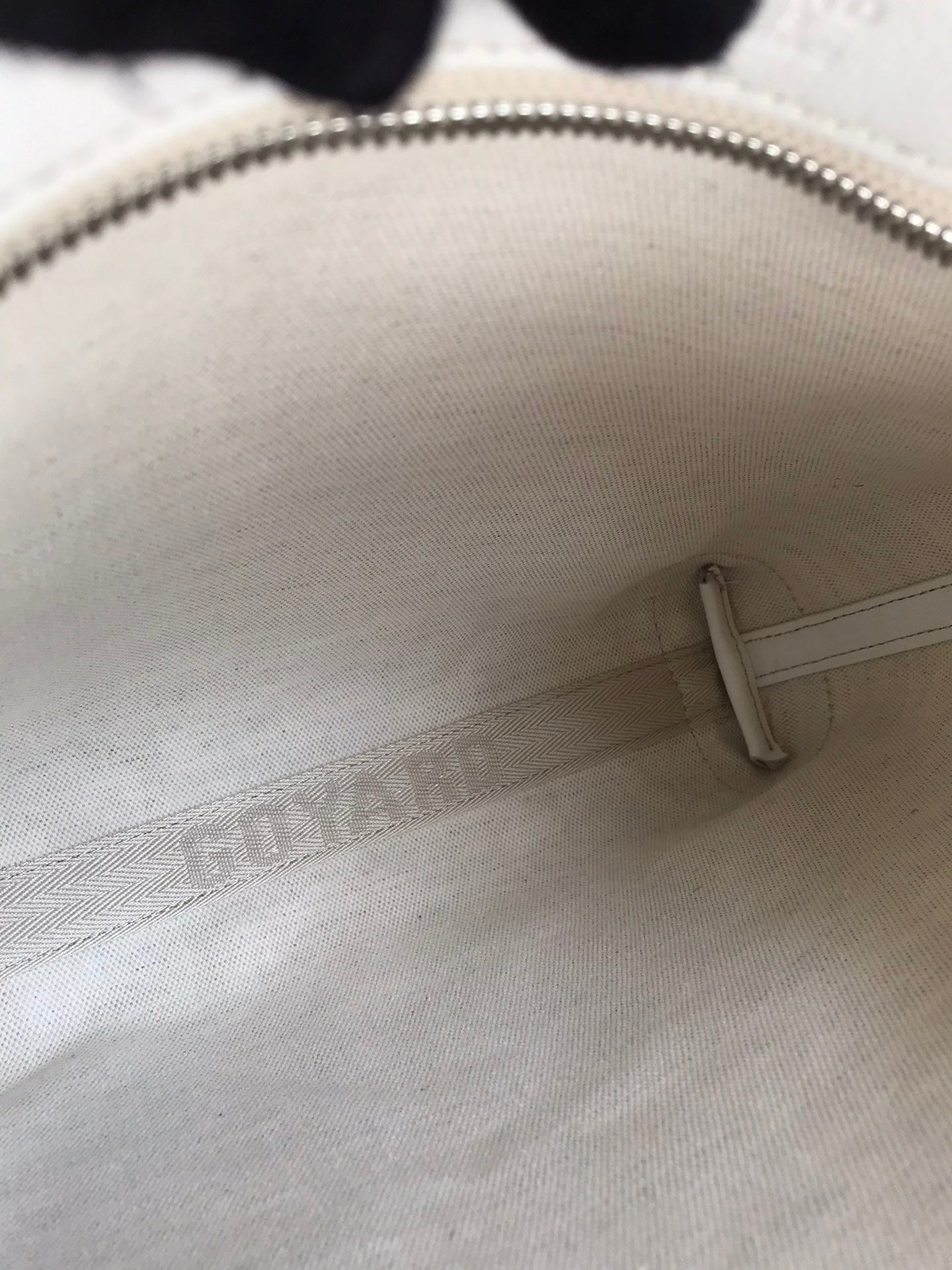 POCHETTE CONTI 24 EN CUIR D'AGNEAU BLANC ET TOILE GOYARDINE