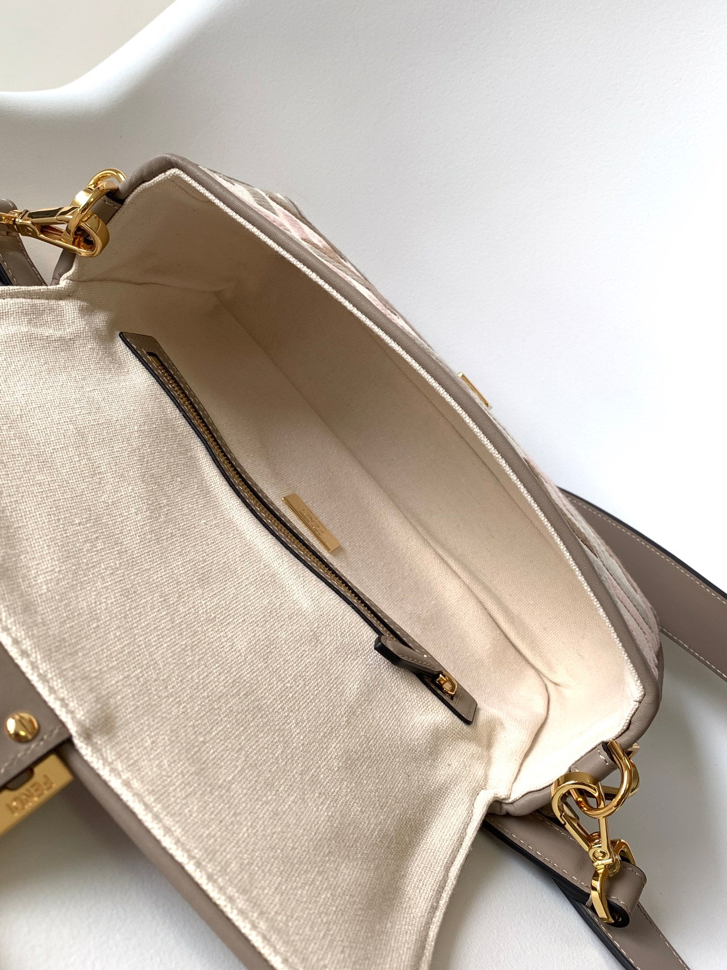 Sac Fend Baguette en toile blanche, marron et multicolore 27 avec broderie FF Ghw