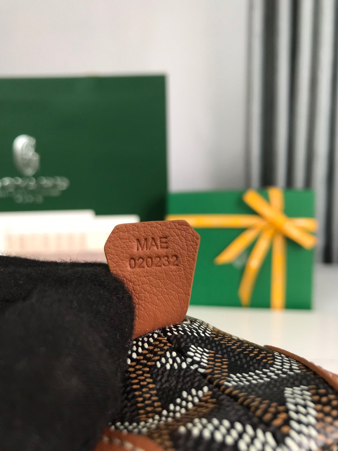 BOLSA DE COSMÉTICOS VEND?ME 17 EN LONA GOYARDINE NEGRA Y RIBETE DE PIEL DE BECERRO COLOR MARRÓN