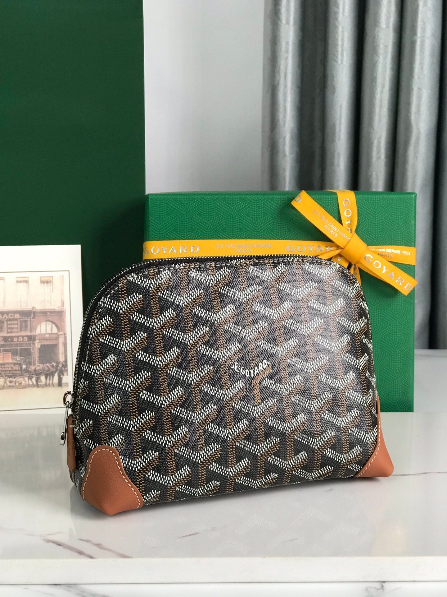 BOLSA DE COSMÉTICOS VEND?ME 17 EN LONA GOYARDINE NEGRA Y RIBETE DE PIEL DE BECERRO COLOR MARRÓN