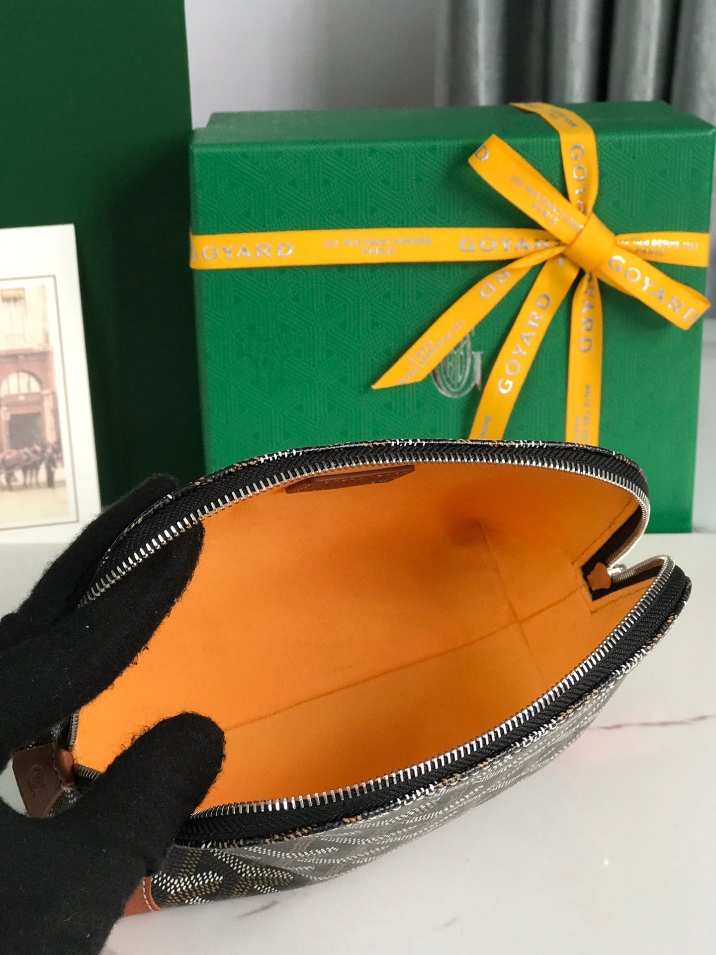 BOLSA DE COSMÉTICOS VEND?ME 17 EN LONA GOYARDINE NEGRA Y RIBETE DE PIEL DE BECERRO COLOR MARRÓN