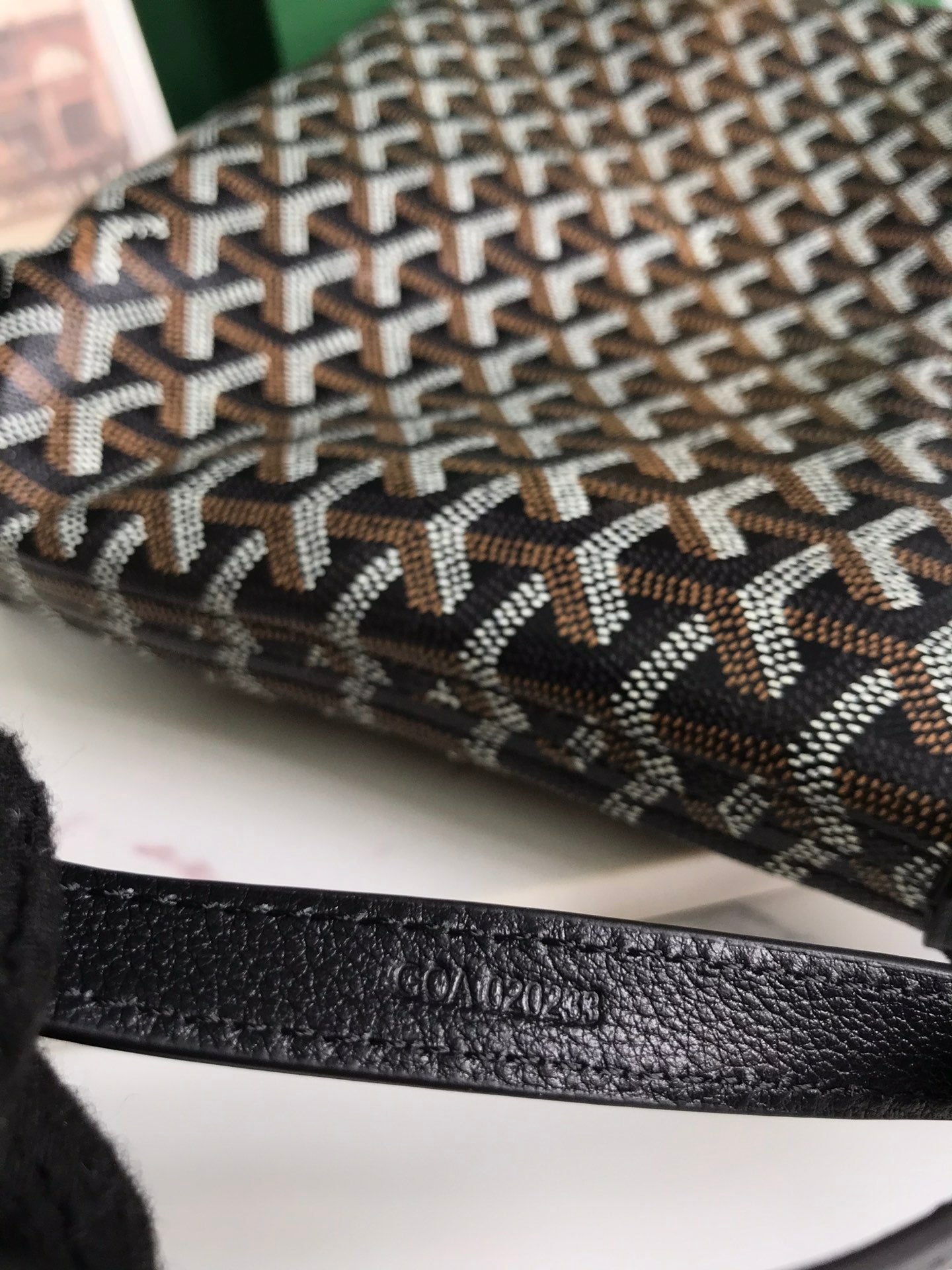 BOLSA CONTI 24 EN PIEL DE CORDERO NEGRA Y LONA GOYARDINE