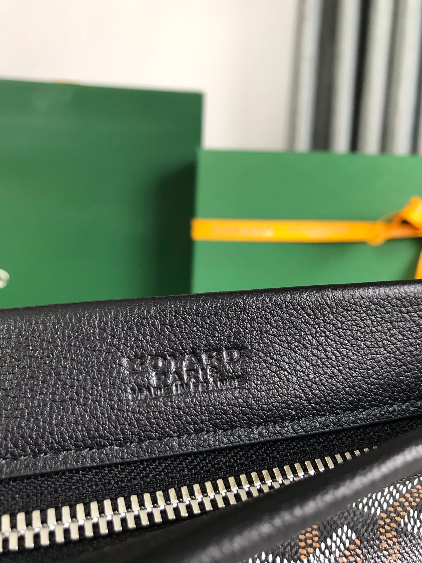 BOLSA CONTI 24 EN PIEL DE CORDERO NEGRA Y LONA GOYARDINE