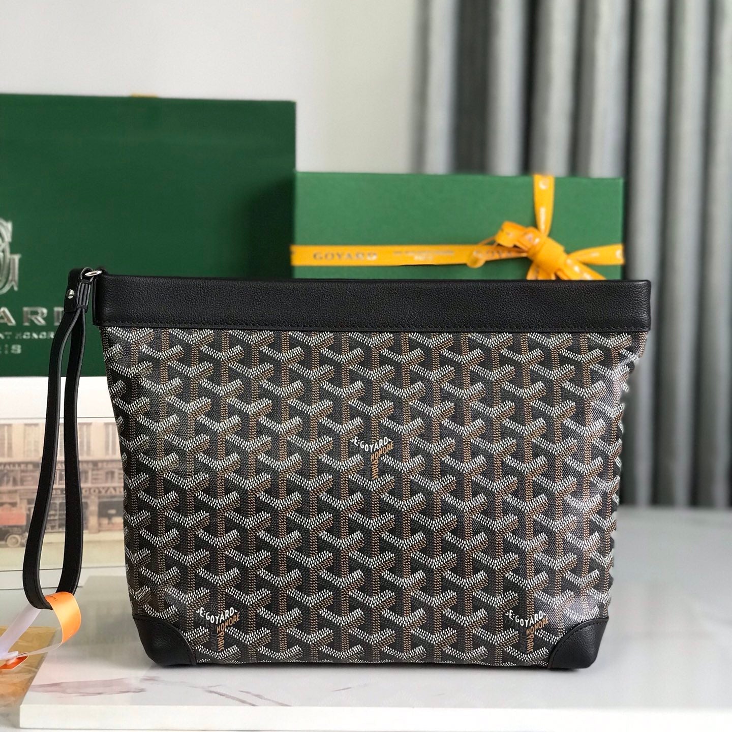 BOLSA CONTI 24 EN PIEL DE CORDERO NEGRA Y LONA GOYARDINE