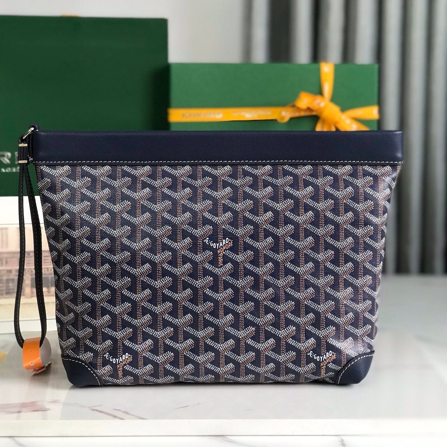 BOLSA CONTI 24 EN PIEL DE CORDERO AZUL MARINO Y LONA GOYARDINE