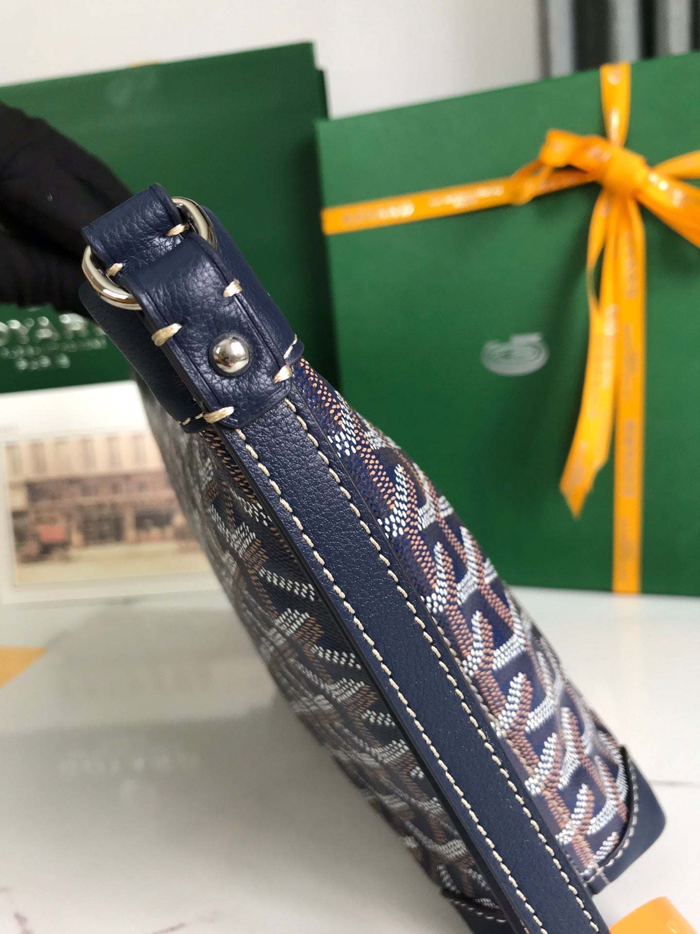 BOLSA CONTI 24 EN PIEL DE CORDERO AZUL MARINO Y LONA GOYARDINE