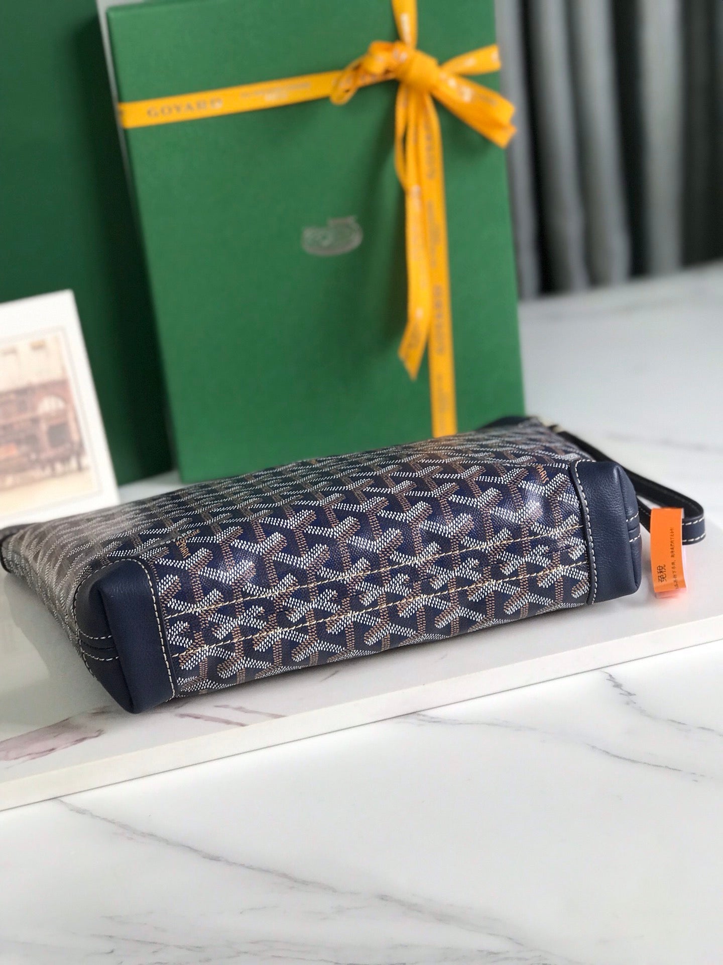 BOLSA CONTI 24 EN PIEL DE CORDERO AZUL MARINO Y LONA GOYARDINE
