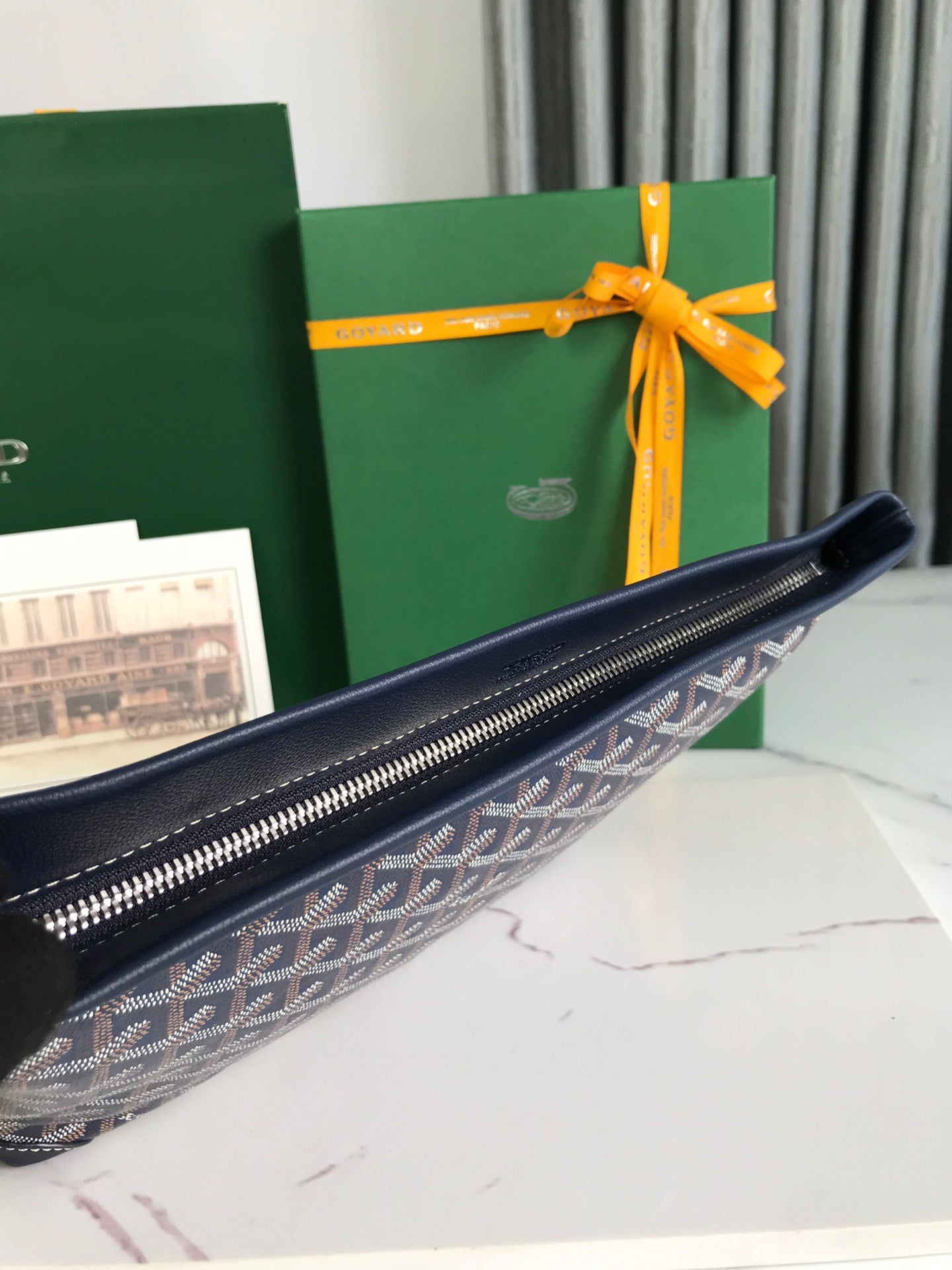 BOLSA CONTI 24 EN PIEL DE CORDERO AZUL MARINO Y LONA GOYARDINE