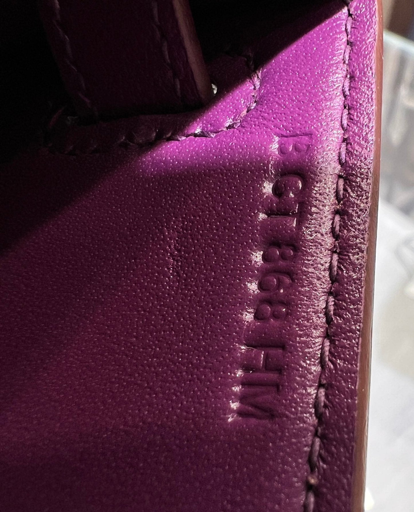 POCHETTE HM KELLY 22 CM VIOLET SWIFT QUINCAILLERIE DORÉ