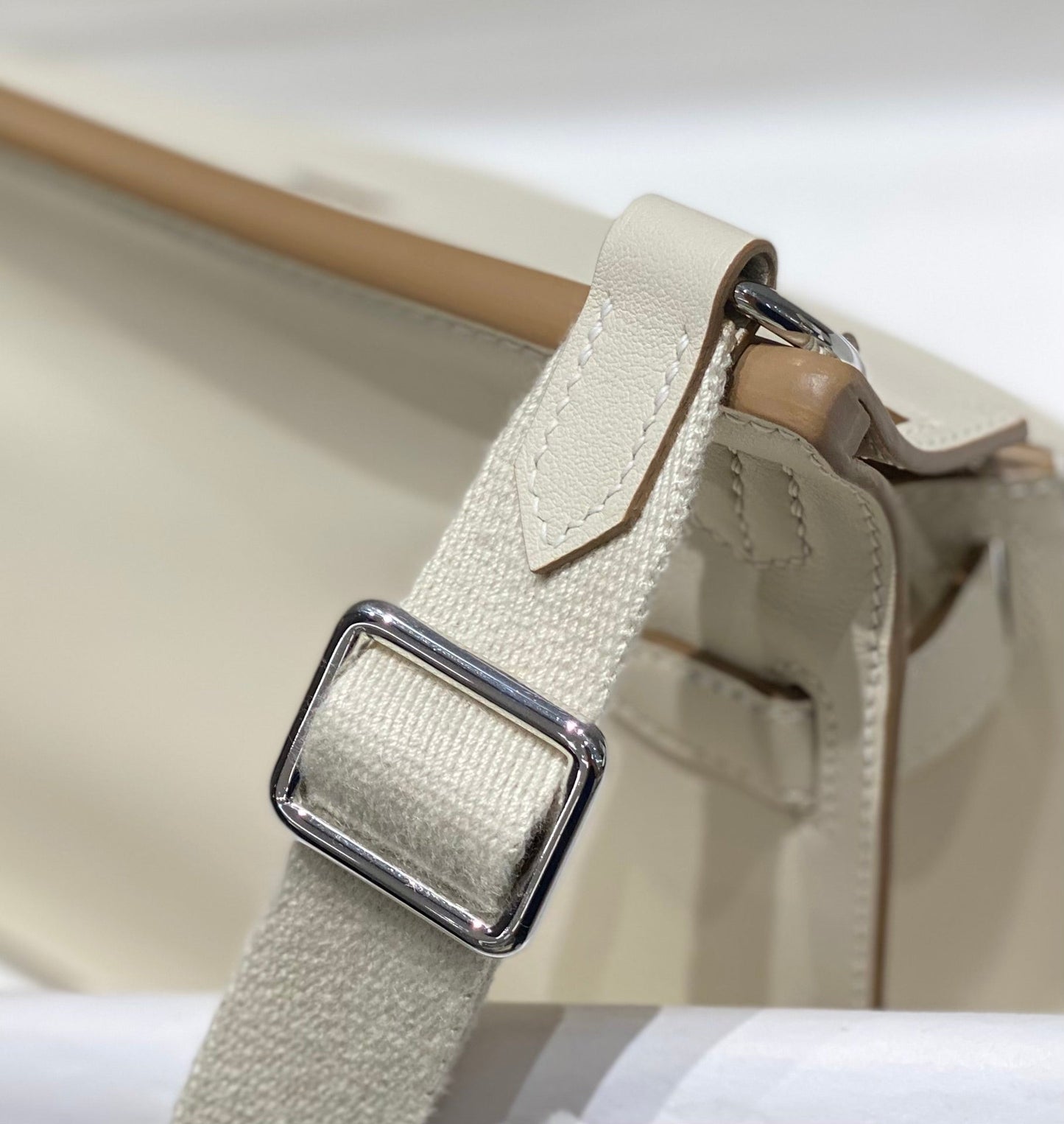 BOLSO BANDOLERA KELLY 23 CM JYPSIERE DE PIEL BLANCA SHW