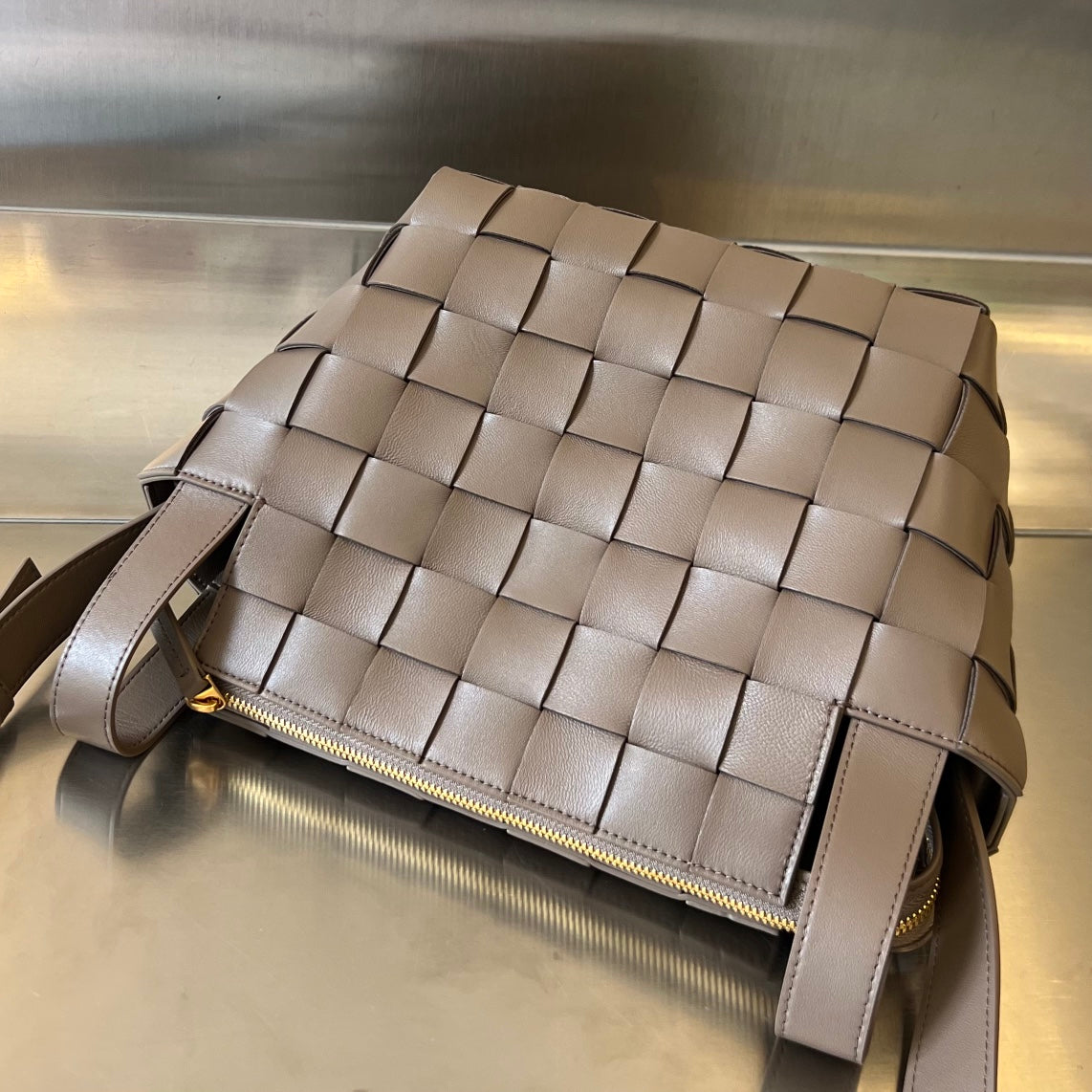 CASETE PEQUEÑO DE 22 EN PIEL DE CORDERO MARRÓN CAMEL