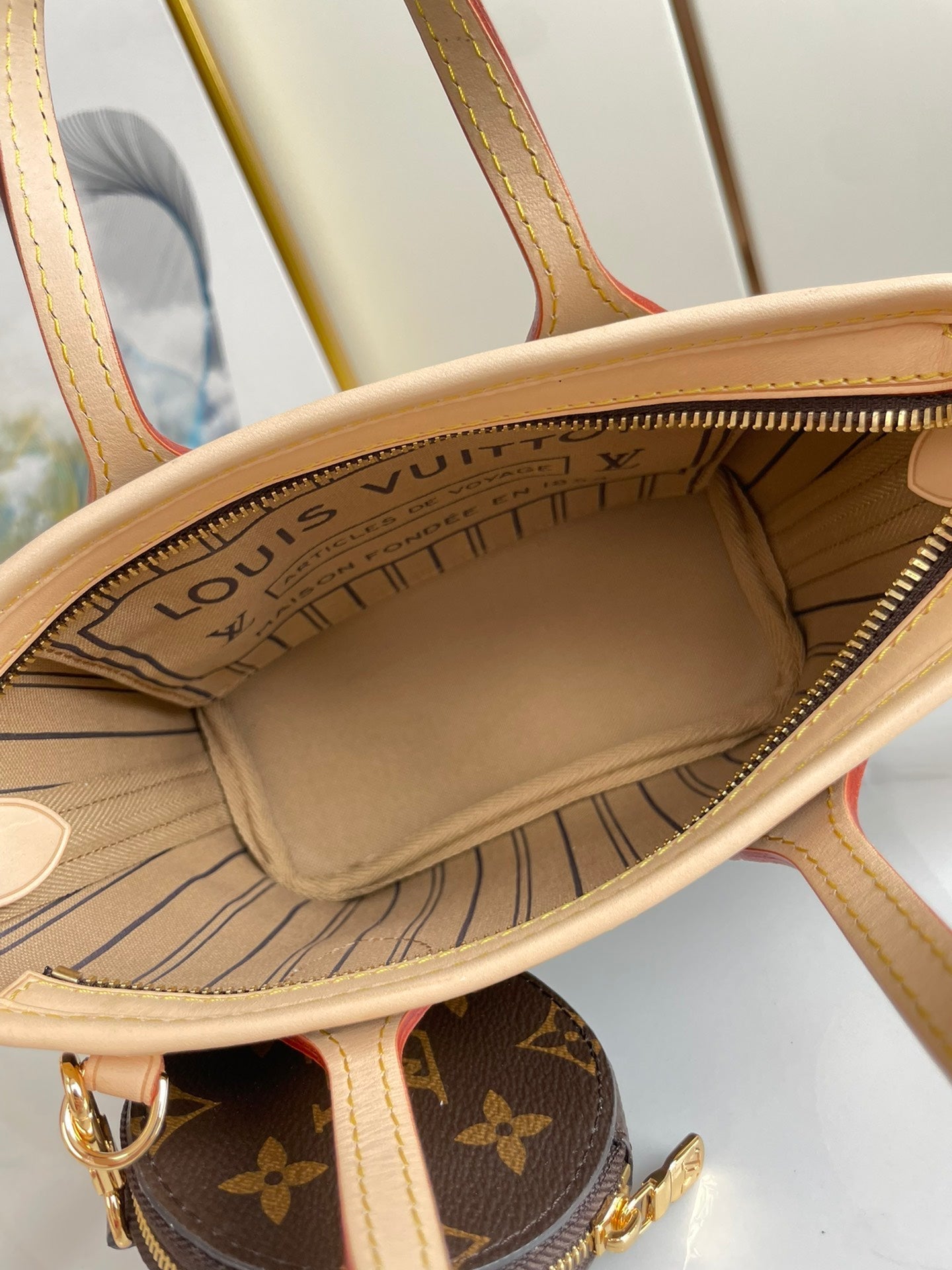 NEVERFULL BB 24 LONA CON MONOGRAMA MARRÓN Y ACABADOS DE CUERO, HERRAJES DORADOS