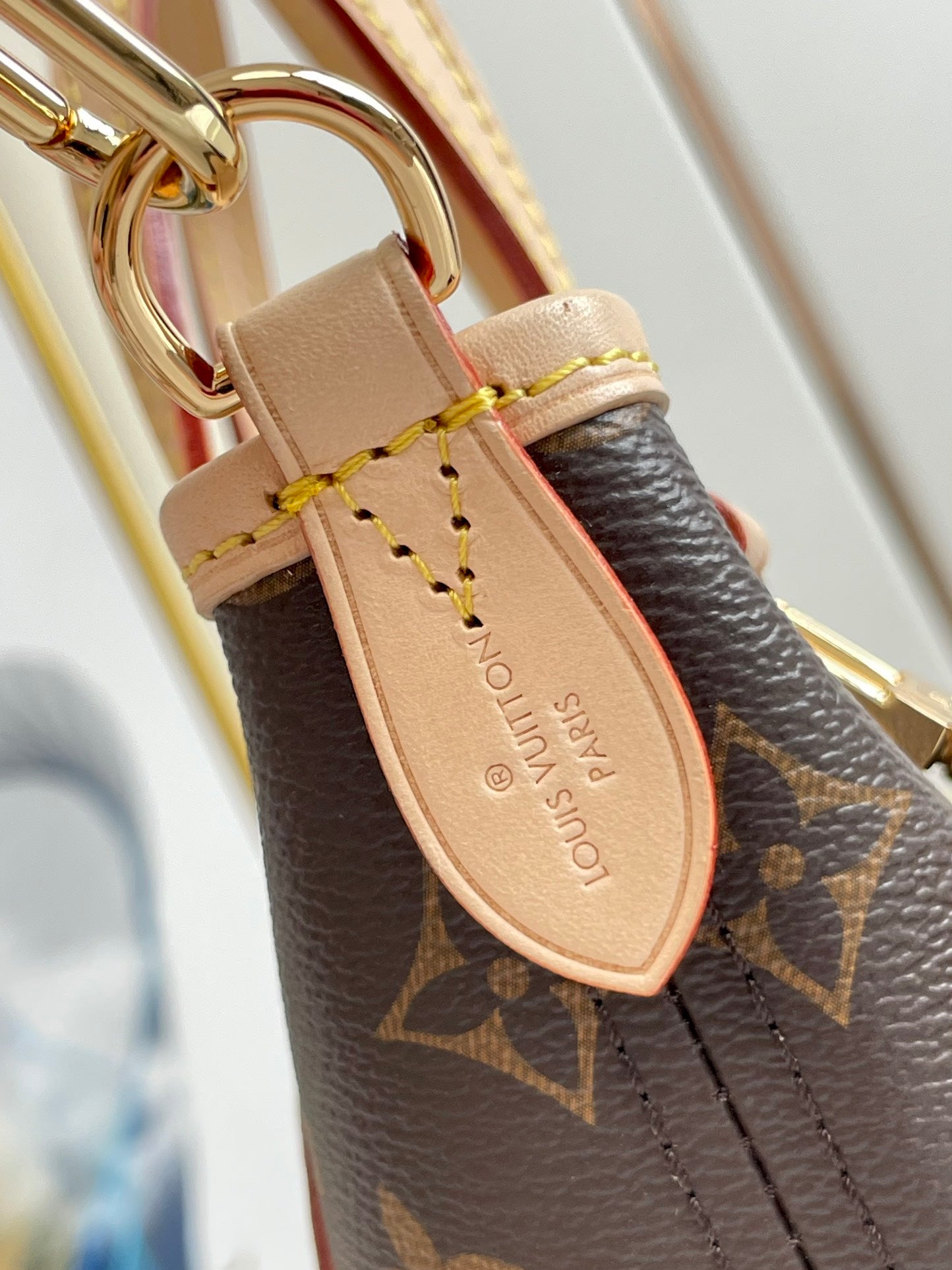 NEVERFULL BB 24 LONA CON MONOGRAMA MARRÓN Y ACABADOS DE CUERO, HERRAJES DORADOS