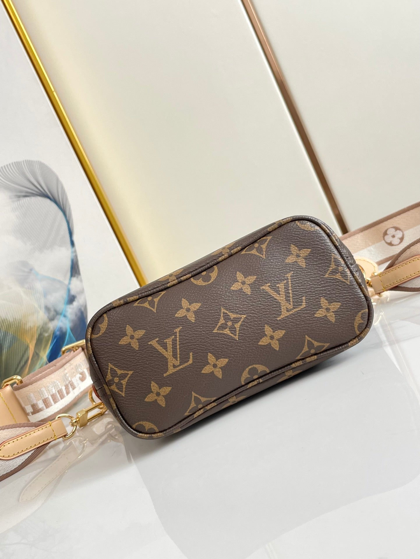 NEVERFULL BB 24 LONA CON MONOGRAMA MARRÓN Y ACABADOS DE CUERO, HERRAJES DORADOS