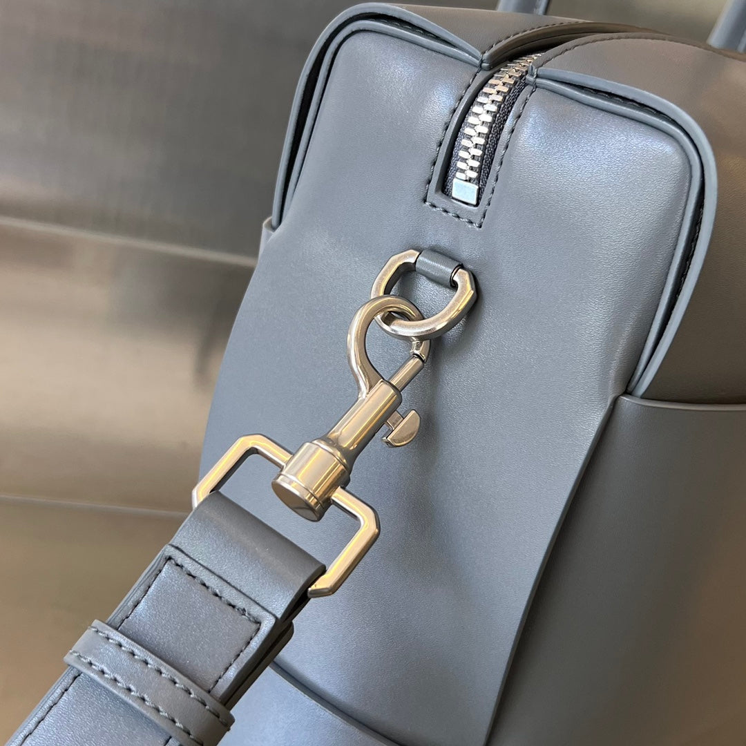 BOLSO ARCO 36 EN PIEL DE CORDERO GRIS