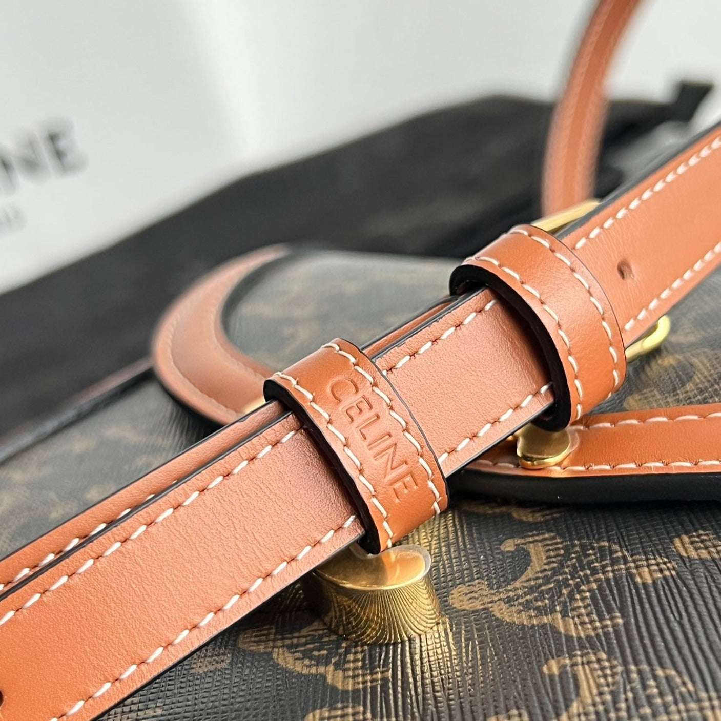 SAC À MAIN TRIOMPHE EN CUIR DE VEAU BRILLANT 18 NOIR PARTERN