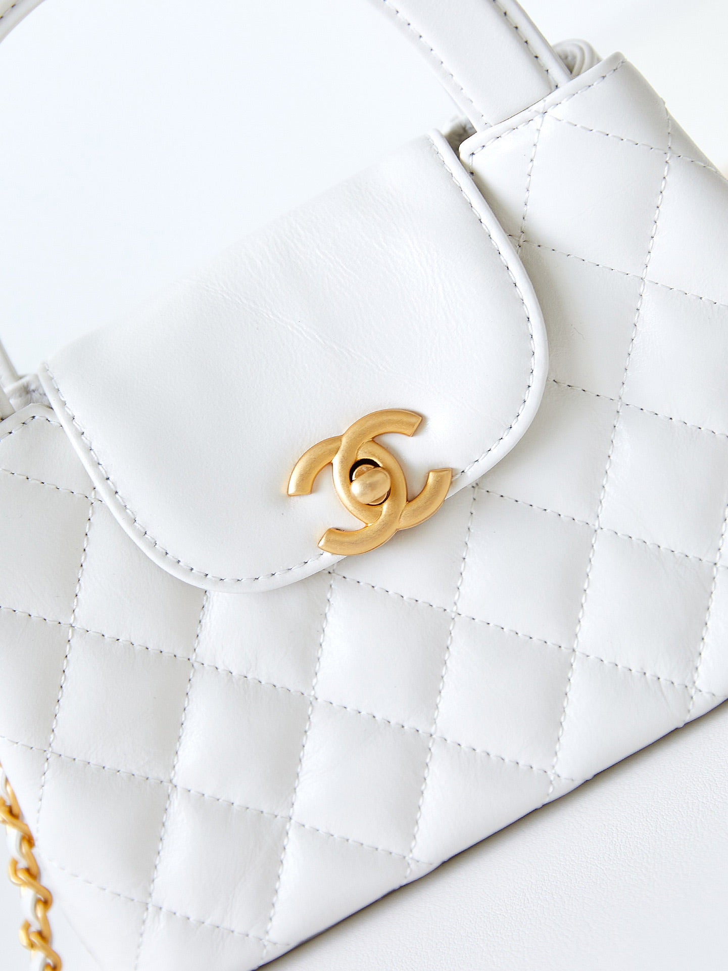 Bolso shopper Kelly CC 24A Nano de 19 cm en piel de cordero blanca
