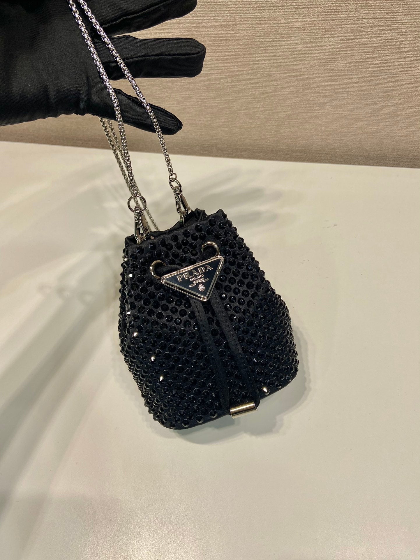 MINI BOLSO CUBO 12 EN TELA DE NYLON NEGRO ADORNADO CON CRISTALES