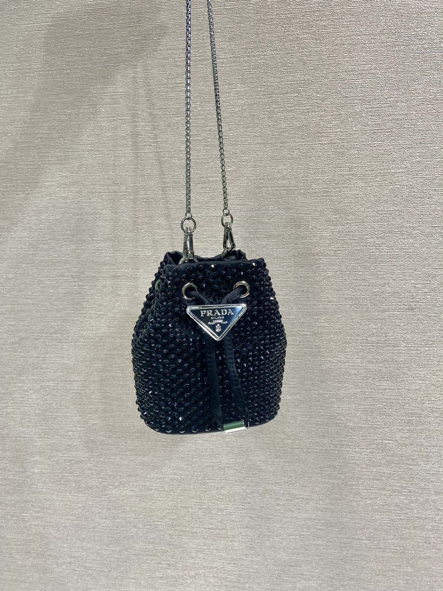 MINI BOLSO CUBO 12 EN TELA DE NYLON NEGRO ADORNADO CON CRISTALES