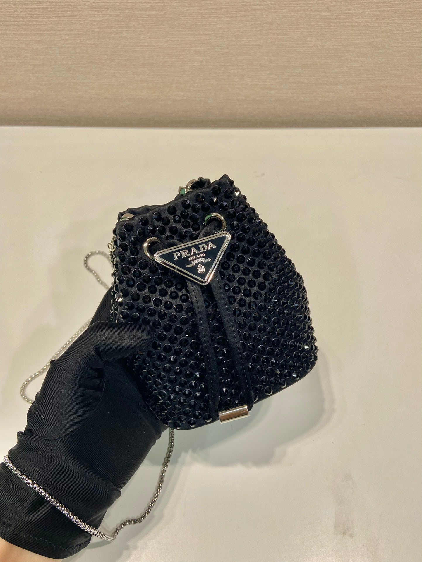 MINI BOLSO CUBO 12 EN TELA DE NYLON NEGRO ADORNADO CON CRISTALES