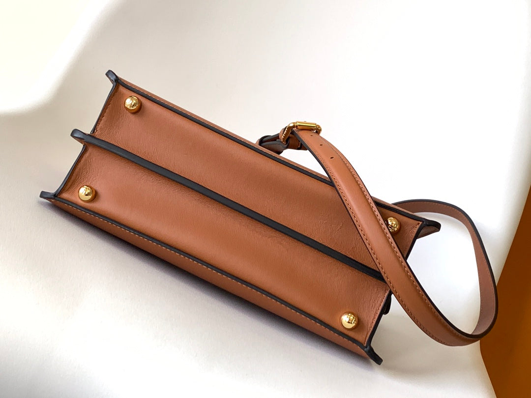 Bolso pequeño Peekaboo ISeeU de 27 cm con piel de cordero dorada y herrajes dorados