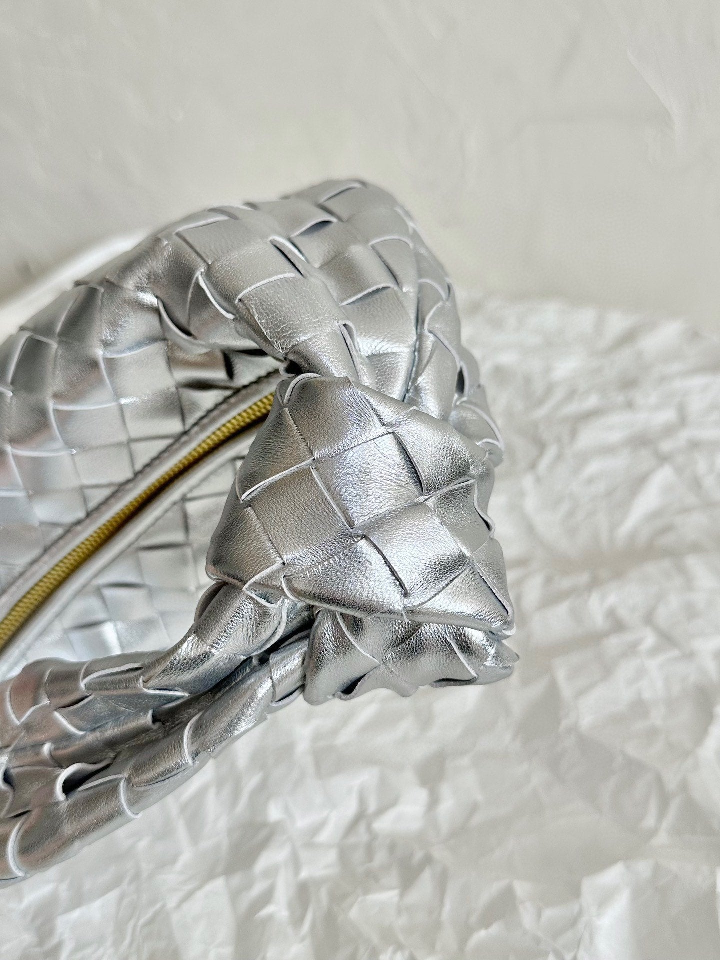 Mini Jodie 28, piel de cordero metalizada plateada