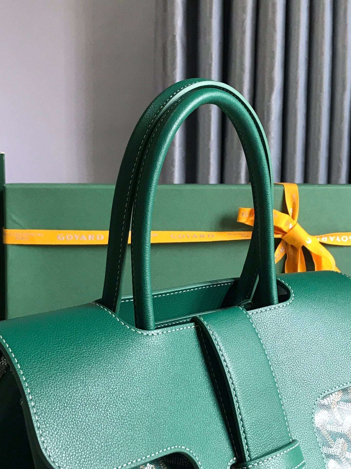 BOLSO SAIGON SOUPLE 34 EN LONA GOYARDINE VERDE Y PIEL DE BECERRO