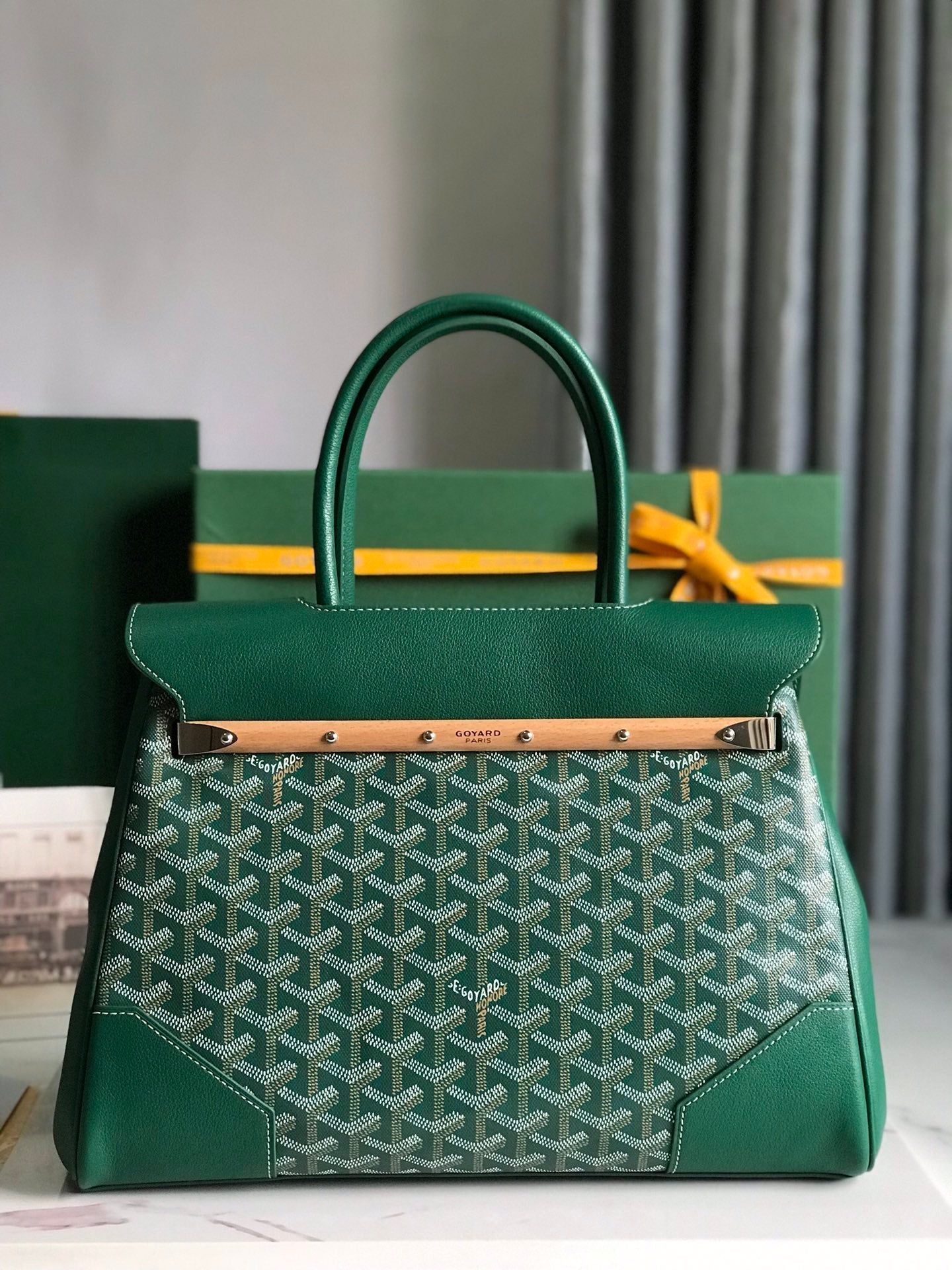 BOLSO SAIGON SOUPLE 34 EN LONA GOYARDINE VERDE Y PIEL DE BECERRO