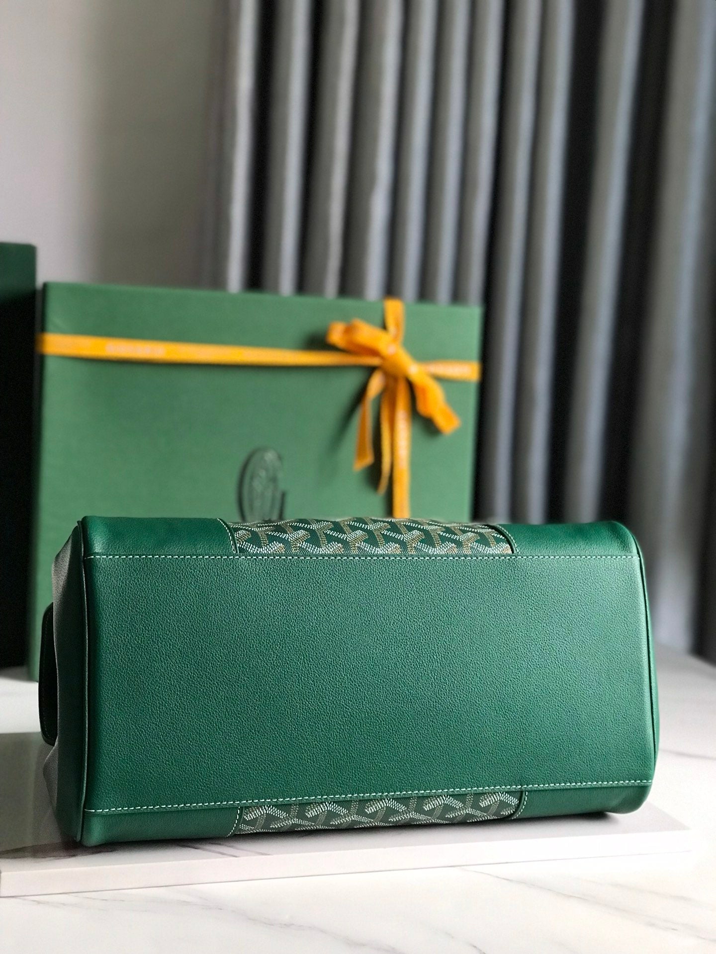 BOLSO SAIGON SOUPLE 34 EN LONA GOYARDINE VERDE Y PIEL DE BECERRO
