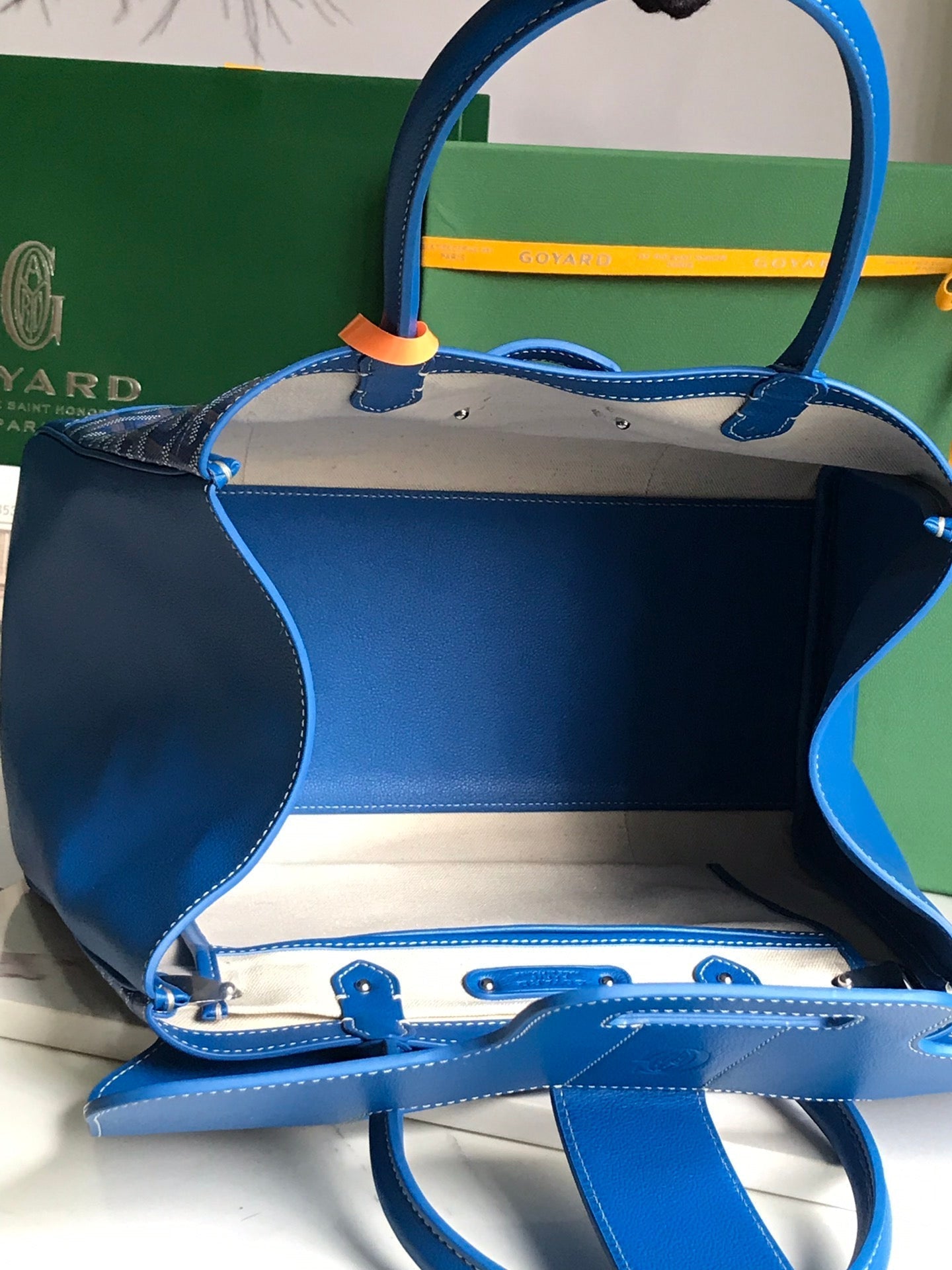 BOLSO SAIGON SOUPLE 34 EN LONA GOYARDINE AZUL CURIOSAMENTE Y PIEL DE BECERRO