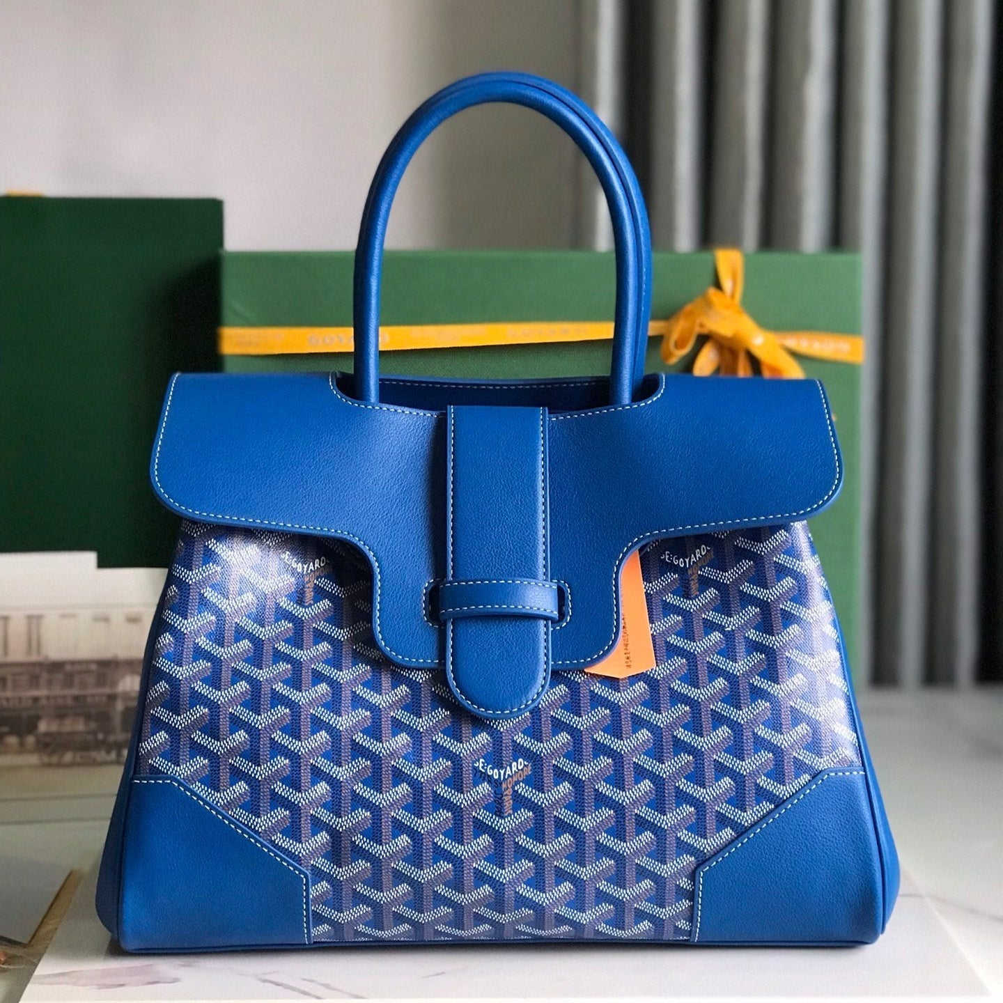 BOLSO SAIGON SOUPLE 34 EN LONA GOYARDINE AZUL CURIOSAMENTE Y PIEL DE BECERRO