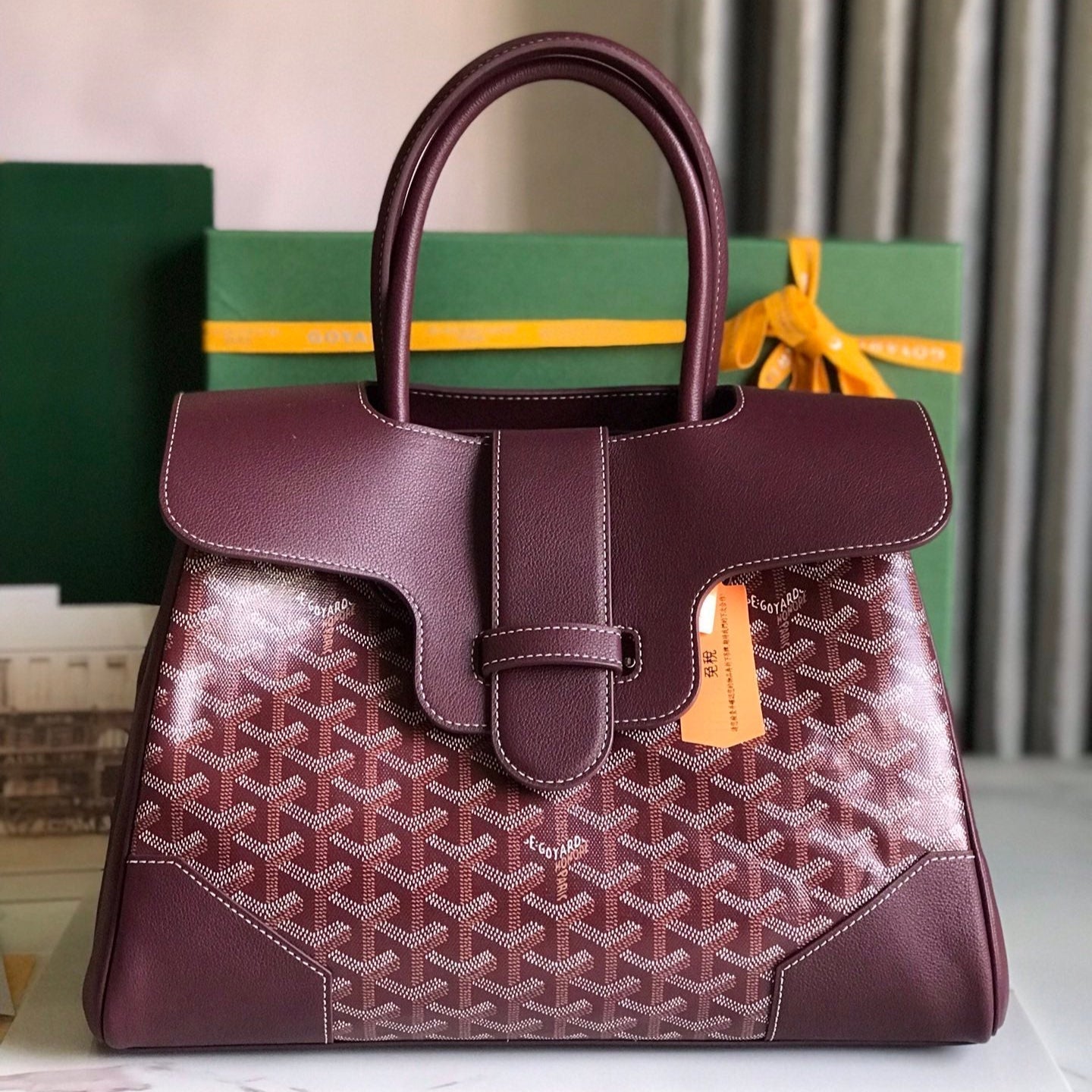 BOLSO SAIGON SOUPLE 34 EN LONA GOYARDINE ROJO BURDEOS Y PIEL DE BECERRO