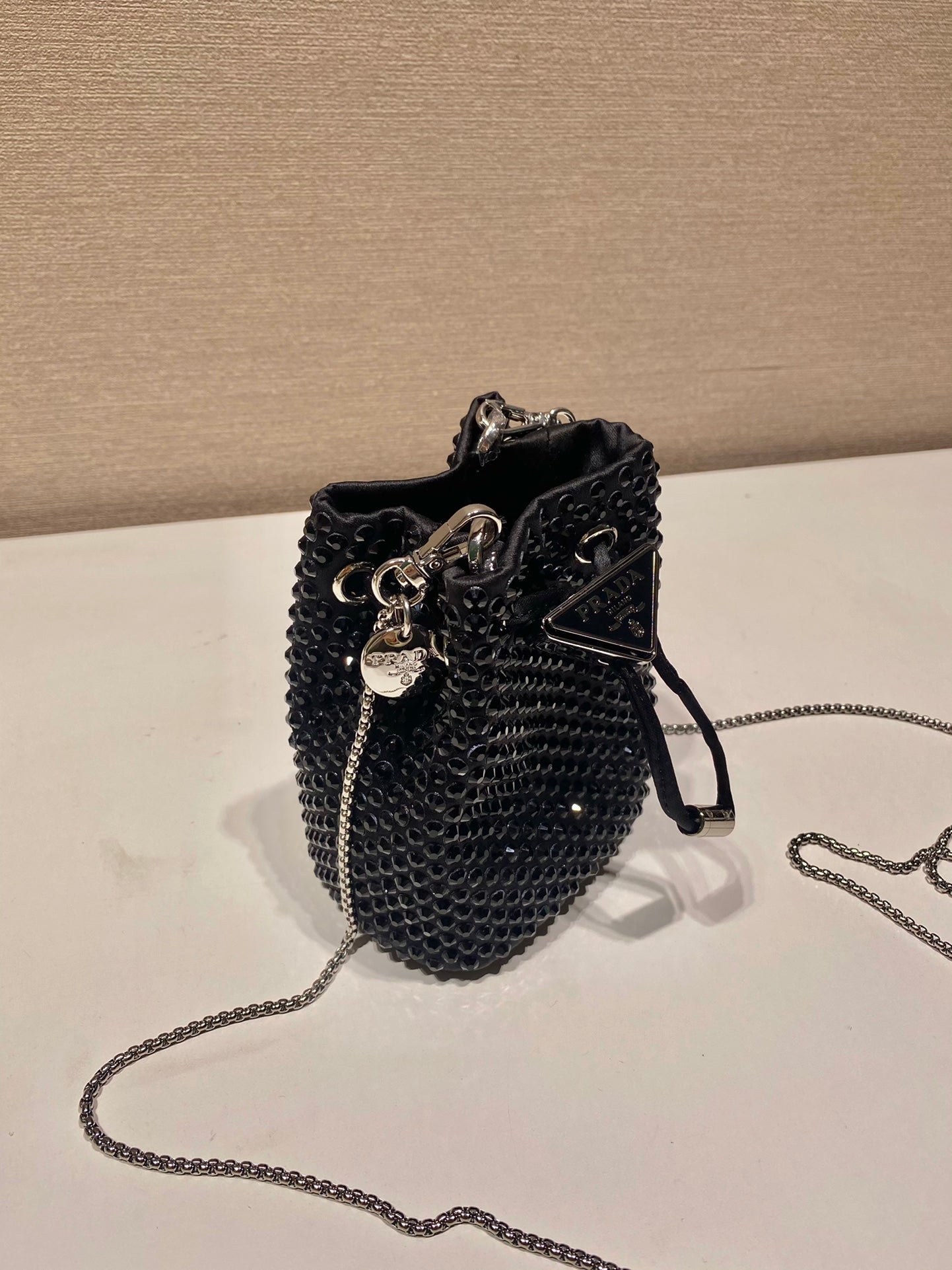 MINI BOLSO CUBO 12 EN TELA DE NYLON NEGRO ADORNADO CON CRISTALES